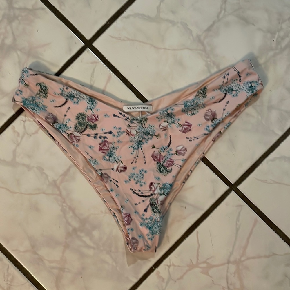 We wore what bikini bottoms - Picture 2 of 5